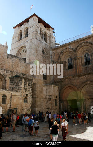 Gerusalemme, Israele. 22 Luglio, 2016. L'esterno della chiesa del Santo Sepolcro a Gerusalemme, Israele, 22 luglio 2016. Questo è il luogo dove Gesù era stato sepolto ed è risorto. Foto: Julia Jaerkel/dpa/Alamy Live News Foto Stock