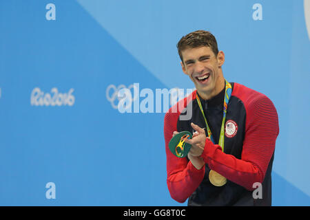 Rio De Janeiro, Rio de Janeiro, Brasile. Il 9 agosto, 2016. Nuotatore Michael Phelps degli Stati Uniti celebra vincendo la medaglia d'oro nei 200 m uomini butterfly nel 2016 Giochi Olimpici alla Olympic Aquatic Park, nella tarda sera di martedì. Questo è il 20 oro olimpico Phelps. Credito: Geraldo Bubniak/ZUMA filo/Alamy Live News Foto Stock