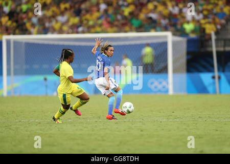 Manaus, Brasile. Il 9 agosto, 2016. Olimpiadi 2016 FOOTBALL MANAUS - Marta porta la palla in attacco durante il match tra il Sud Africa (RSA) vs. Brasile (BRA) dal gioco e il calcio alle Olimpiadi donne&#39;s Gruppo Rio Olimpiadi 2016 tenutasi in Amazzonia Arena di Manaus città ospitante. comanda la sfera in attduring match tra Sud Africa Ath (RSA) vs. Brasile (BRA) dal gioco e il calcio alle Olimpiadi donne&#39;s GrRio Rio Olimpiadi 2016 tenutasi in Amazzonia Arena di Manaus città ospitante. Credito: Foto Arena LTDA/Alamy Live News Foto Stock