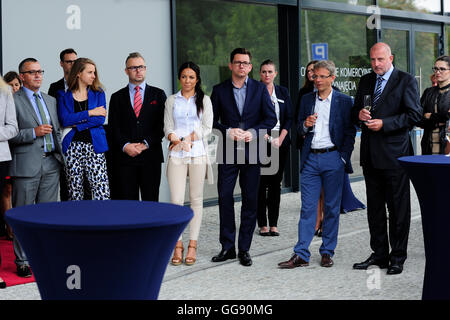 Wroclaw, Polonia, 10 Agosto, 2016. Wroclaw nuova rete di hotel DoubleTree by Hilton - sono 1 catena alberghiera in Bassa Slesia in Polonia e 4. Esso offre 189 di alta classe camere e suites, e moderne strutture congressuali flessibili. È situato nel centro della città, in un avveniristico, multi-funzionale complesso OVO Wroclaw, progettato da studio parigino GSARCH-Gottesman Szmelcman.2016 Credit: Kazimierz Jurewicz/Alamy Live News Foto Stock