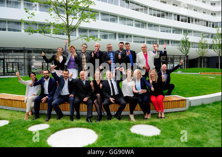 Wroclaw, Polonia, 10 Agosto, 2016. Wroclaw nuova rete di hotel DoubleTree by Hilton - sono 1 catena alberghiera in Bassa Slesia in Polonia e 4. Esso offre 189 di alta classe camere e suites, e moderne strutture congressuali flessibili. È situato nel centro della città, in un avveniristico, multi-funzionale complesso OVO Wroclaw, progettato da studio parigino GSARCH-Gottesman Szmelcman.2016 Credit: Kazimierz Jurewicz/Alamy Live News Foto Stock