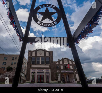 Il Lone Star Bar Teatro è un segno della vita nuova in Ranger, Tx. Essa è stata deeded oltre al proprietario tramite la società storica. Foto Stock