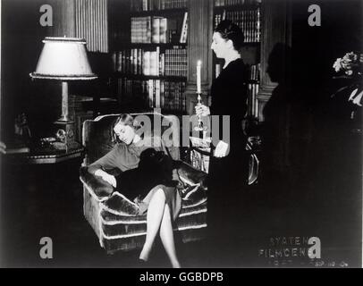 REBECCA USA 1940 Alfred Hitchcock la signora de Winter (JOAN FONTAINE) e la Sig.ra Danvers (JUDITH ANDERSON) Regie: Alfred Hitchcock Foto Stock