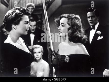 Alles über Eva USA 1950 Joseph L. Mankiewicz Eve Harrington (ANNE BAXTER), Miss Caswell (MARILYN MONROE, sfondo), Margo Channing (BETTE DAVIS) Regie: Joseph L. Mankiewicz Foto Stock