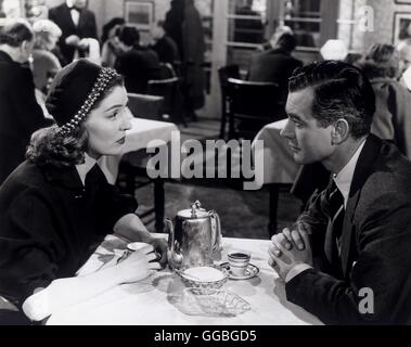 BACKGROUND / UK 1953 / Daniel Birt Barbie Lomax (VALERIE HOBSON) e John Lomax (PHILIP AMICO) Regie: Daniel Birt Foto Stock