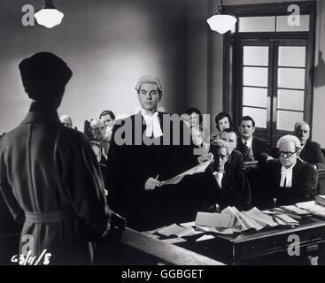 BACKGROUND / UK 1953 / Daniel Birt scena di corte con Filippo amico (centro) Regie: Daniel Birt Foto Stock