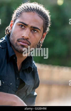 Portsmouth FC calciatore Glen Johnson a Mary Rose School a Southsea, Hants. Foto Stock