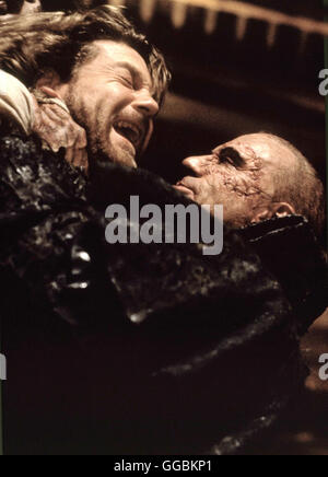 MARY SHELLEY"S FRANKENSTEIN / Mary Shelley"s Frankenstein USA 1994 / Kenneth Branagh Der geniale aber skrupellose Wissenschaftler Victor Frankenstein erschafft nach zahlreichen fehlgeschlagenen Versuchen eine Kreatur schreckenerregende...Bild: Die Kreatur (Robert de Niro) wendet sich gegen ihren Schöpfer (Kenneth Branagh). Regie: Kenneth Branagh aka. Mary Shelley"s Frankenstein Foto Stock