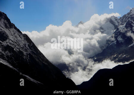 Visualizza in basso Hinku valle dal Campo Base a Khare Foto Stock