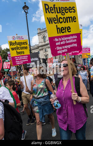 Non più austerità - No al razzismo - Tories deve andare, dimostrazione organizzata dal gruppo di popoli, sabato 16 luglio 2016, Londra, Foto Stock