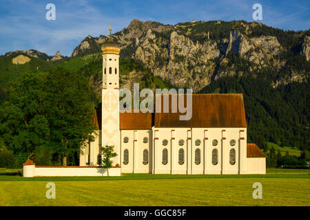 Geografia / viaggi, in Germania, in Baviera, la chiesa barocca di San Coloman, dietro di esso il massiccio Tegelberg, Schwangau, Est Allgaeu, Allgaeu, Svevia, Freedom-Of-Panorama Foto Stock