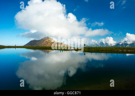 Geografia / viaggi, in Germania, in Baviera, lago artificiale, Schneeteich, servendo i cannoni da neve del Fellhorn e Kanzelwand funivia le piste con neve artificiale, dietro di esso il Fellhorn (picco), 2038m, Allgaeu, Allgaeu Alpi, Freedom-Of-Panorama Foto Stock