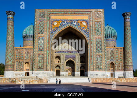 Geografia / viaggi, Uzbekistan, Samarcanda, Registan, Sher-Dor Madrasah, costruito da Abdujabor, 1619, 1636, vista esterna, Additional-Rights-Clearance-Info-Not-Available Foto Stock