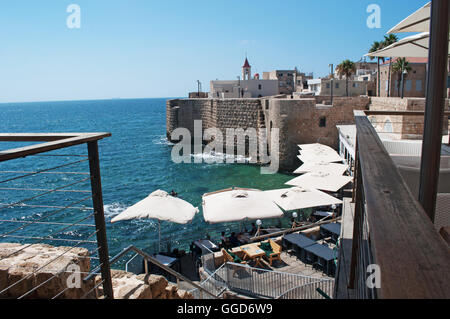 Israele: il mare di acro pareti originali mura costruite da Zahir al Umar, il righello araba del nord della Palestina nel XVIII secolo e la chiesa di San Giovanni Foto Stock