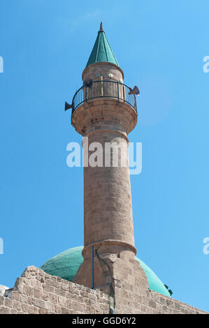 Israele e Medio Oriente: vista della Moschea Al-Jazzar, conosciuta come la Moschea Bianca, all'interno delle mura della città vecchia di acri, la Cittadella dei crociati Foto Stock