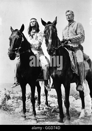 WINNETOU I / BRD/Yug/F 1963 / Harald Reinl Szene mit PIERRE BRICE (Winnetou) und LEX BARKER (Old Shatterhand) Regie: Harald Reinl Foto Stock