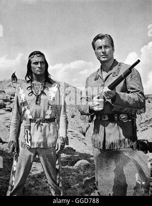 WINNETOU III / BRD/Jugoslawien 1965 / Harald Reinl Kämpfen Seite un Seite: Winnetou (PIERRE BRICE) und Old Shatterhand (LEX BARKER) Regie: Harald Reinl Foto Stock