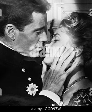 WEISSE MARGERITEN / Elena et les hommes / Eliana e gli uomini Frankreich/Italien 1956 / Jean Renoir Szene mit INGRID BERGMAN (Elena Sorovska), MEL FERRER (Henri de Chevincourt) Regie: Jean Renoir aka. Elena et les hommes / Eliana e gli uomini Foto Stock