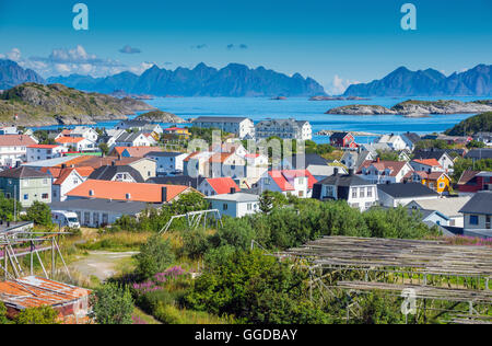 Henningsvaer villaggio di pescatori delle isole Lofoten, Arctic Norvegia Foto Stock