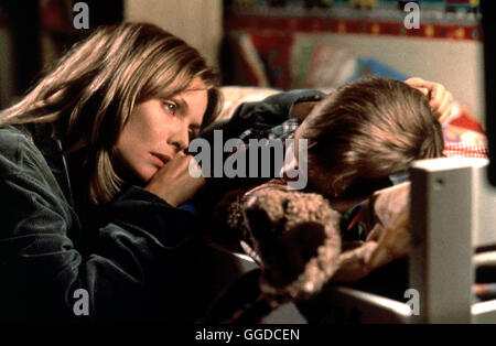 TIEF WIE DER OZEAN / l'estremità profonda dell'Oceano USA 1999 / Ulu Grosbard Szene mit Michelle Pfeiffer (Beth), Michael McELROY (Ben) Regie: Ulu Grosbard aka. L'estremità profonda dell'oceano Foto Stock