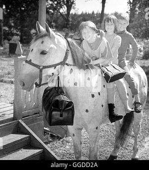 ASTRID LINDGREN: PIPPI LANGSTRUMPF / Pippi Langstrump / Olle Hellbom Pippi (INGER NILSSON) Regie: Olle Hellbom aka. Pippi Langstrump Foto Stock