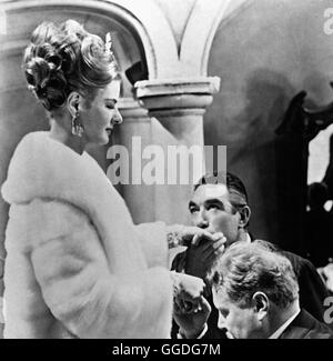 DER BESUCH / La Rancune / La Vendetta della Signora BRD/Italien/Frankr. 1963 / Bernhard Wicki INGRID BERGMAN (Karla Zachanassian), Anthony Quinn (Serge Miller) Regie: Bernhard Wicki aka. La Rancune / La Vendetta della Signora Foto Stock