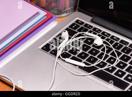 Il luogo di lavoro con notebook Foto Stock