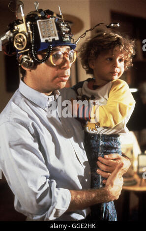 LIEBLING, JETZT haben wir EIN RIESENBABY / miele, ho fatto esplodere il Kid USA 1992 / Randal Kleiser Szene mit RICK MORANIS (Wayne) und YOSHUA SHALIKAR (ADAM). Regie: Randal Kleiser aka. Il miele, ho fatto esplodere il bambino Foto Stock