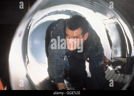 STIRB LANGSAM 2 / Die Hard 2 USA 1990 / Renny Harlin Bruce Willis (John McClane) Regie: Renny Harlin aka. Die Hard 2 Foto Stock