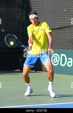 Kiev, Ucraina - 15 luglio 2016: Sergiy STAKHOVSKY dell'Ucraina in azione durante la BNP Paribas Davis Cup Europa/Africa del gruppo di zone io gioco contro Gerald MELZER d'Austria a Campa Bucha Tennis Club a Kiev Foto Stock