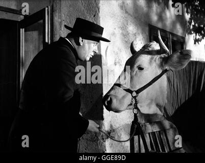 DER GAUNER und der Liebe GOTT / BRD 1960 / Axel von Ambesser Filmszene mit GERT FRÖBE (als Gauner Paolo Wittkowski) Regie: Axel von Ambesser Foto Stock