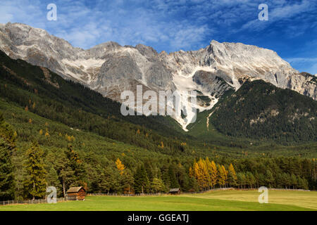 Mieminger Plateau, montagne in autunno, Tirolo, Austria. Foto Stock