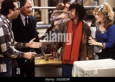 JUMPIN' JACK FLASH / Jumpin' Jack Flash USA 1986 / il Marshall del penny Szene mit Whoopi Goldberg,Terry Doolittle, in 'Jumpin' Jack Flash', 1986. Regie: il Marshall del penny aka. Jumpin' Jack Flash Foto Stock