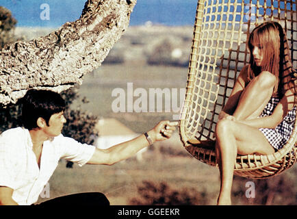 DER SWIMMINGPOOL / La Piscine FRA/ITA 1968 / Jaques Deray Szene mit Alain Delon (Jean Paul) und Jane Birkin (Penelope) Regie: Jaques Deray aka. La Piscine Foto Stock