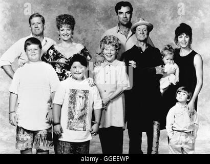 EINE GANZ VERRÜCKTE NORMALE FAMILIE / gente! Stati Uniti d'America/I 1992 / Ted Kotcheff Ed (Michael Murphy), Arlene (CHRISTINE EBERSOLE), Mildred (ANNE JACKSON), Jon Aldrich (Tom Selleck), Harry Aldrich (DON AMECHE), Audrey Aldrich (Wendy Crewson) und die Enkelkinder Regie: Ted Kotcheff aka. Gente! Foto Stock