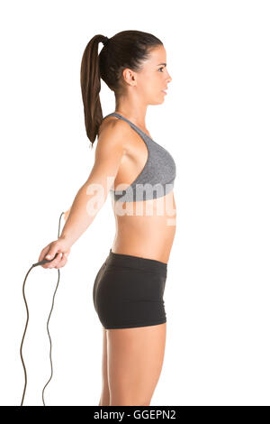 Sportivo da donna con un salto con la corda, isolato in bianco Foto Stock