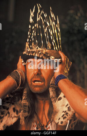 Il sig. Ossa / Sig. ossa ZA 2002 / Grigio Hofmeyr Medizinmann Sig. ossa (LEON SCHUSTER) Regie: Grigio Hofmeyr aka. Il sig. ossa Foto Stock