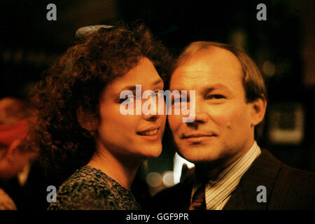 GEORG ELSER - EINER AUS DEUTSCHLAND / BRD 1989 / Klaus Maria Brandauer Rebecca Miller als Anneliese, Klaus Maria BRANDAUER als Georg Elser Regie: Klaus Maria Brandauer Foto Stock