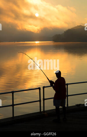 Fisherman sunrise al fiume Connecticut, Middletown Lions Park, Middletown, Connecticut Foto Stock