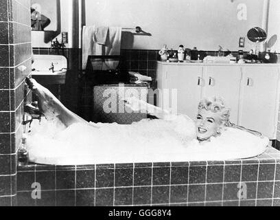 DAS VERFLIXTE 7. JAHR / i sette anni di prurito USA 1955 / Billy Wilder Szene in der Badewanne: MARILYN MONROE, "i sette anni di Mitch", 1955. Regie: Billy Wilder aka. Sette anni di prurito Foto Stock