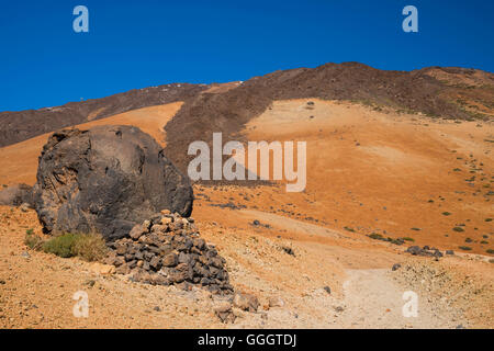 Geografia / viaggi, Spagna, Huevos del Teidedel Teide, uova del Teide, Palline lava, Montana Blanca, Pico del Teide Teidedel, 8m, il Parque Nacional de la lettura de Las Cañadas del Teide Teidedel, Parco Nazionale di Teide Patrimonio naturale UNESCO, Tenerife, Isole Canarie, Freedom-Of-Panorama Foto Stock