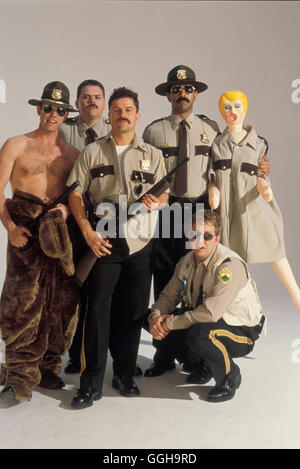 SUPER TROOPERS - DIE SUPERBULLEN / Super Troopers USA 2002 / Jay Chandrasekhar Die Comedy-Gruppe 'rotto lucertole' (JAY CHANDRASEKHAR, Kevin Heffernan, STEVE LEMME, PAUL SOTER, ERIK STOLHANSKE) schrieb das Drehbuch und spielte die Hauptrollen in 'Super Trooper' Regie: Jay Chandrasekhar aka. Super Troopers Foto Stock