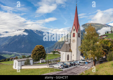 Geografia / viaggi, Italia, Alto Adige, chiesa di Ahornach al di sopra delle Valli di Tures e Aurina (Valle Aurina) , Additional-Rights-Clearance-Info-Not-Available Foto Stock