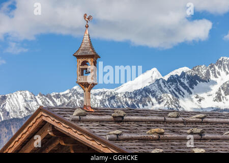 Geografia / viaggi, Italia, Alto Adige, belfry al rifugio alpino sul Klausberg vicino a casa di pietra, Valle Aurina (Valle Aurina) , Additional-Rights-Clearance-Info-Not-Available Foto Stock