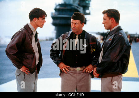 PEARL HARBOR / USA 2001 / Michael Bay Szene mit Danny Walker (Josh Hartnett), Doolittle (Alec Baldwin) und Rafe McCawley (BEN AFFLECK) Regie: Michael Bay Foto Stock