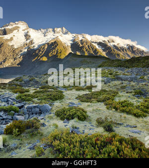 Mount Sefton, Hooker River, Parco nazionale di Mount Cook, Canterbury, Isola del Sud, Nuova Zelanda Foto Stock