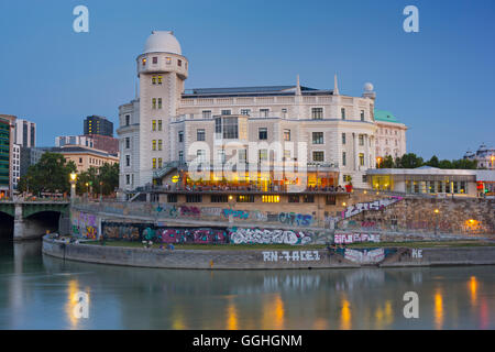Urania, pubblica istituto educativo e di un osservatorio, fiume, 1° distretto, citta' interna, Vienna, Austria Foto Stock