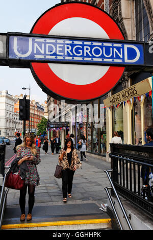 Stazione della metropolitana di Knightsbridge di Londra, Inghilterra, Regno Unito Foto Stock