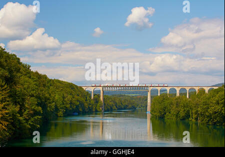 Ponte Ferroviario sul fiume Reno nei pressi di Eglisau, Hochrhein nel Cantone di Zurigo, Svizzera, Europa Foto Stock