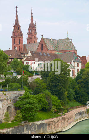 Vista sul fiume Reno al Minster, Basilea, Svizzera, Europa Foto Stock